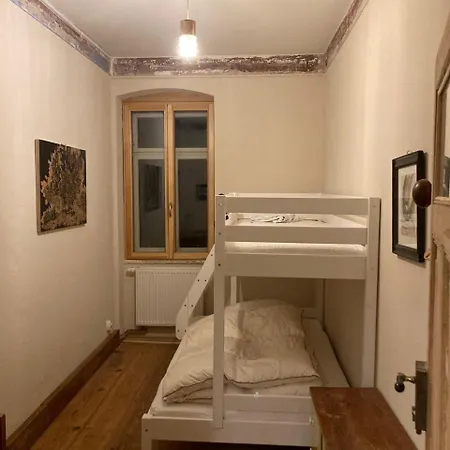 In Schoener Atelierwohnung Mit Garten Und Werkstattsauna *