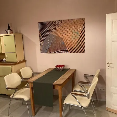 In Schoener Atelierwohnung Mit Garten Und Werkstattsauna דירה